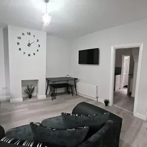 https://modern-belfast-city-bt13-2gu.belfasthotelsireland.com
