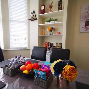 https://4br-modern-botanic-house.belfasthotelsireland.com