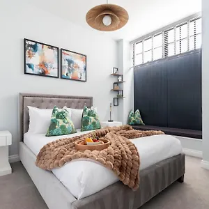 https://stylish-2-bedroom-town-centre-apartment.cardiffhotelswales.com